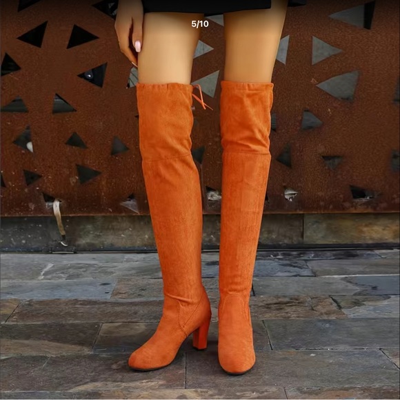 Over the knee boots. Orange and can bee folded down also. Chunky Heals - Picture 3 of 4